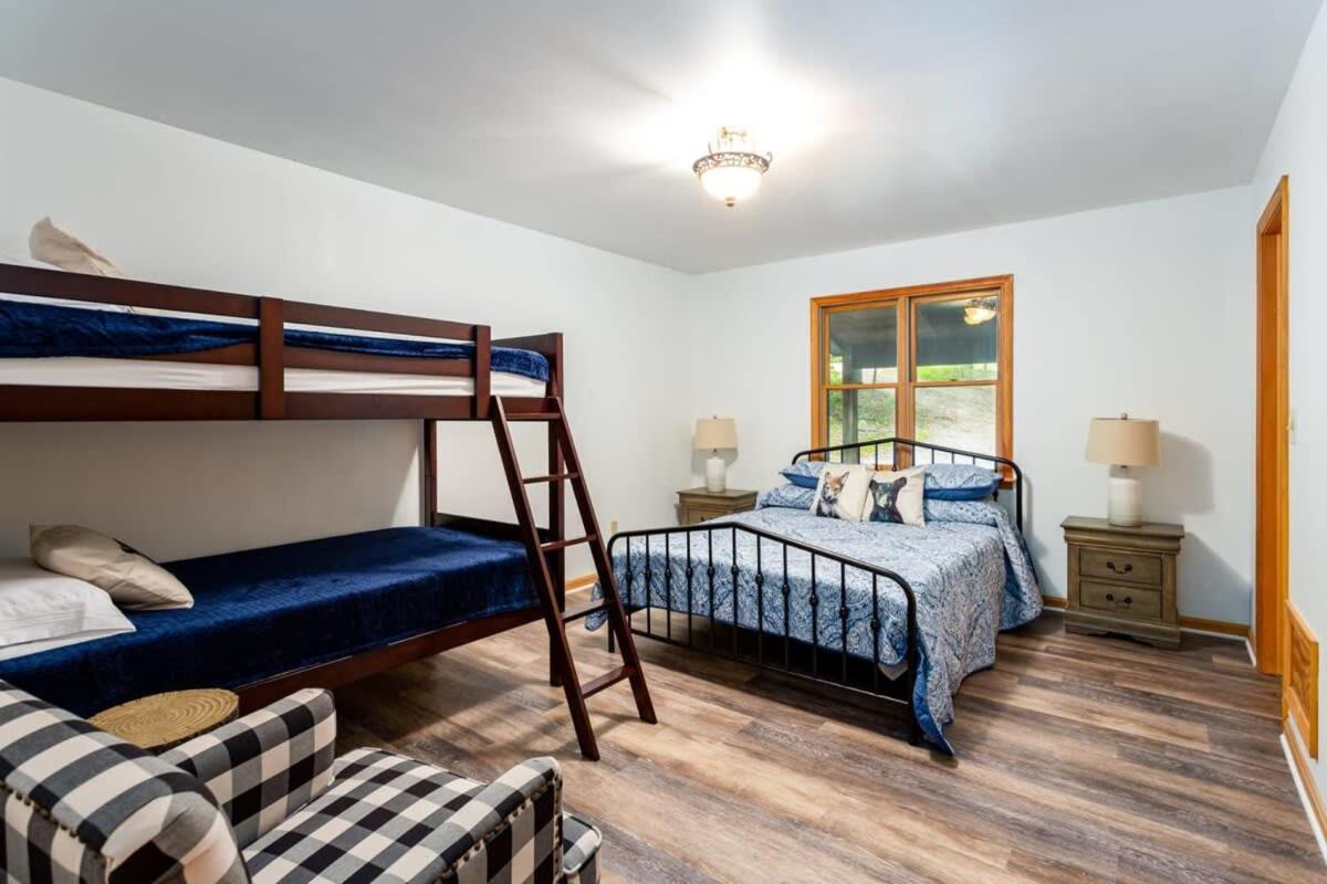 Huge Cabin W Hot Tub, Deck, Grill, Fire Pit, Wifi Berkeley Springs Exterior foto